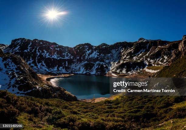 scenic view of snowcapped mountains against sky at parque nacional de somiedo, asturias. - glaciar lagoon imagens e fotografias de stock