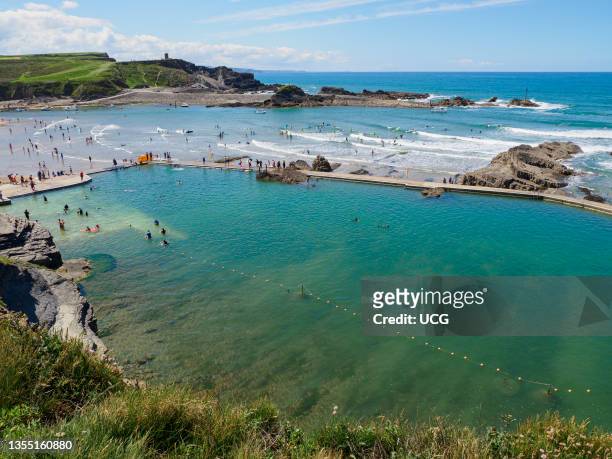 Bude sea pool, one of the very few tidal swimming pools which still remains open to the general public, Bude, Cornwall, UK.