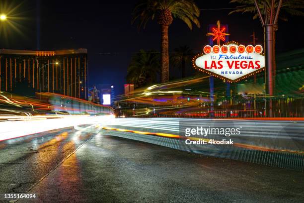 welcome to las vegas sign - las vegas stock pictures, royalty-free photos & images