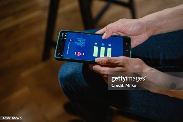 Hand Tapping On Table Hand Tapping Table Photos and Premium High Res Pictures - Getty Images