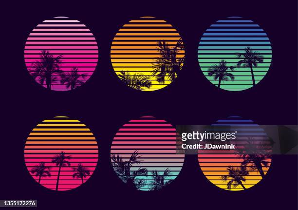 ilustraciones, imágenes clip art, dibujos animados e iconos de stock de colorida colección vintage sunset con palmeras en colores degradados vibrantes 70s 80s retro sunset set - años 70
