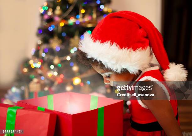 excited african american child with christmas magic gift box - objeto estranho imagens e fotografias de stock