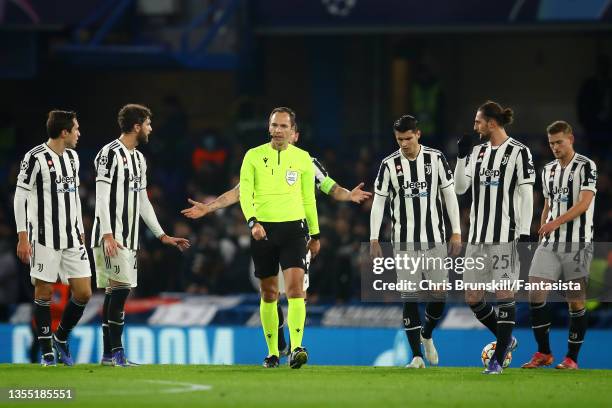 Juventus players complain to referee Srdjan Jovanovic during the UEFA Champions League group H match between Chelsea FC and Juventus at Stamford...