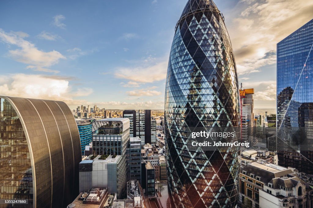 Grattacieli commerciali nella City di Londra