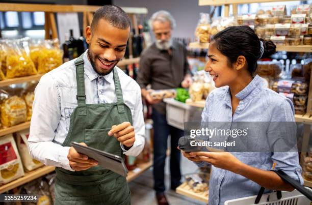 Store Employee 128 Grocery Store Employee Cart Stock Photos, High-Res Pictures, and ...
