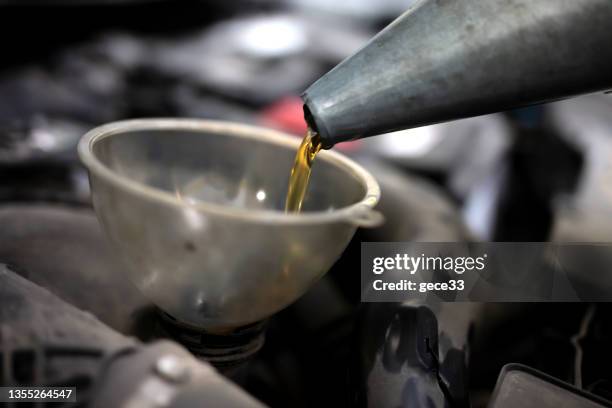 pouring motor oil for motor vehicles - motor oil bottle stock pictures, royalty-free photos & images