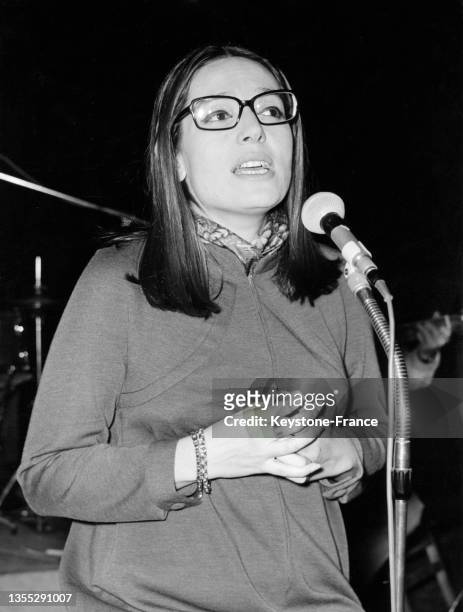 Nana Mouskouri sur scène, le 24 octobre 1967.