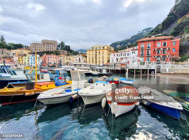 the old harbour of marina grande in sorrento, italy - sorrent stock-fotos und bilder