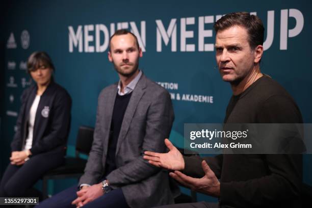 Sabine Loderer, head coach of the German U16 national women’s team, Tobias Haupt, head of the DFB Academy, and DFB Director Oliver Bierhoff talk to...