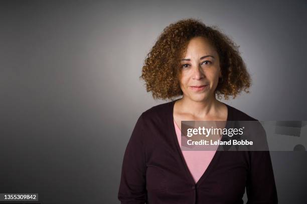 studio portrait of middle aged mixed race woman - portrait woman 50 serious stockfoto's en -beelden