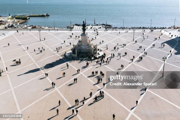 aerial view of praca do comercio square with people silhouettes, lisbon, portugal - lisbon fotografías e imágenes de stock