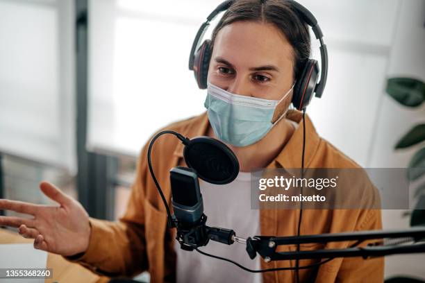 Mask Reporters News Reporter Mask Photos and Premium High Res Pictures - Getty Images