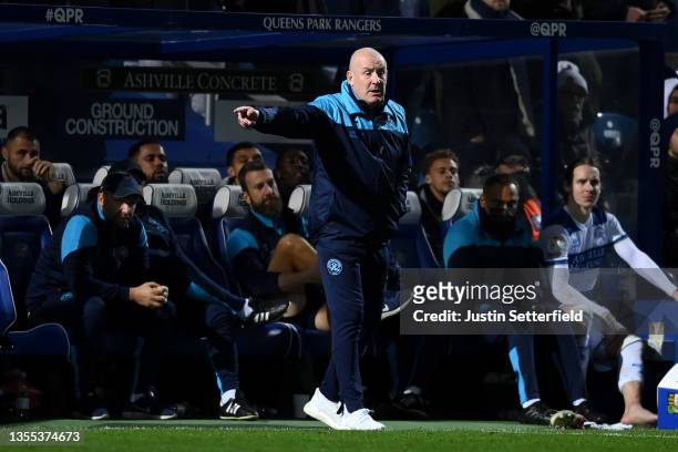 Mark Warburton, Manager of Queens Park Rangers reacts during the Sky Bet Championship match between Queens Park Rangers and Huddersfield Town at The...