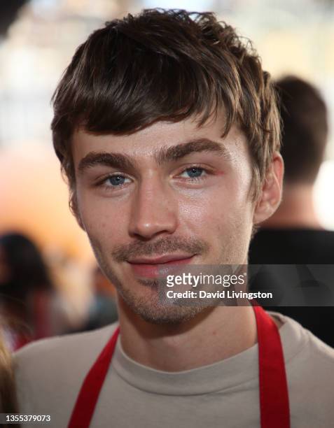 Miles Heizer attends the Los Angeles Mission's Annual Thanksgiving event at the Los Angeles Mission on November 24, 2021 in Los Angeles, California.