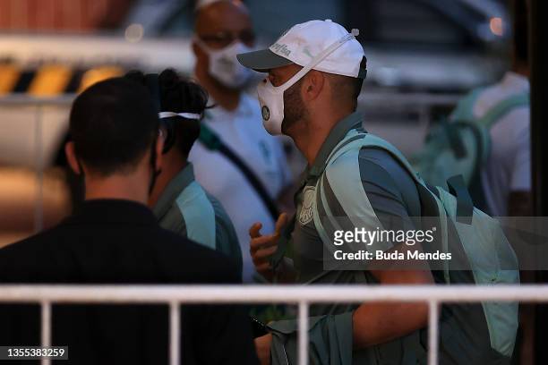 Goalkeeper Weverton of Palmeiras arrives to a hotel on November 24, 2021 in Montevideo, Uruguay. Flamengo and Palmeiras will play the final of Copa...