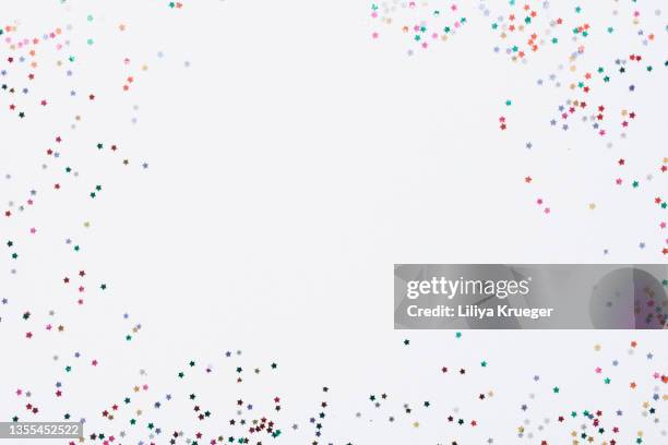 abstract white background with shiny stars. - confeti fotografías e imágenes de stock