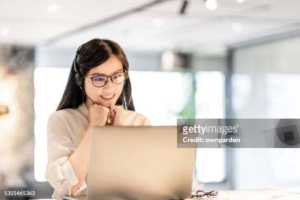 confident asian businesswoman talking to the camera video calling video conference with his business partners in office. - camera operator imagens e fotografias de stock