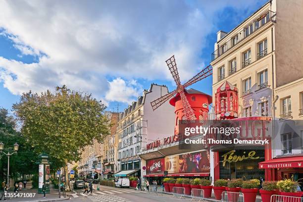 parís - moulin rouge fotografías e imágenes de stock