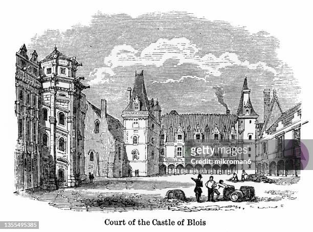 old engraved illustration of court of château royal de blois, france - eighteenth imagens e fotografias de stock