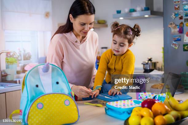 packing lunch for kindergarten - lunchbox stockfoto's en -beelden