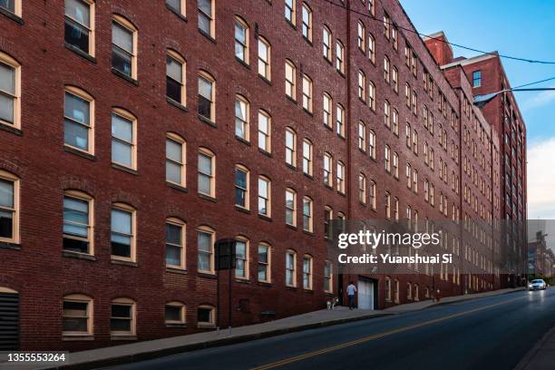 building on slope surface cleveland - cleveland ohio flats stock pictures, royalty-free photos & images