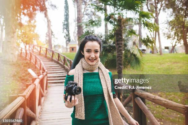 young woman with camera - profesional amateur stock pictures, royalty-free photos & images