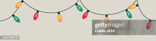 ilustraciones, imágenes clip art, dibujos animados e iconos de stock de cadena perfecta de coloridas luces navideñas - luces navidad