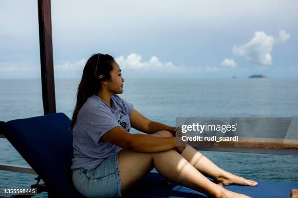 Woman Stranded Woman Stranded On Island Photos and Premium High Res Pictures - Getty ...