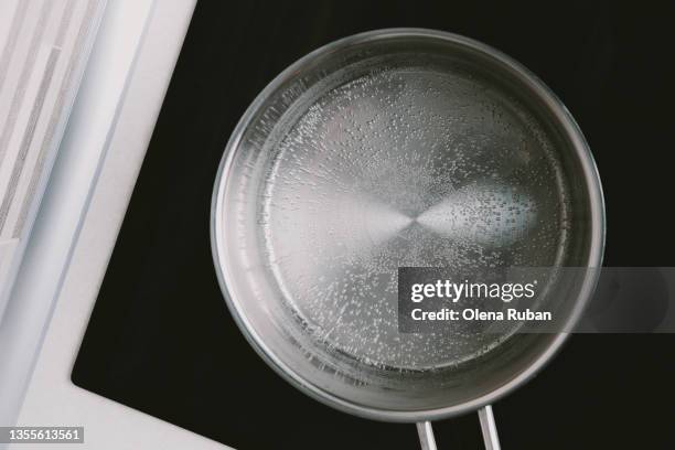 saucepan with boiling water on ceramic stove top. - caçarola panela - fotografias e filmes do acervo