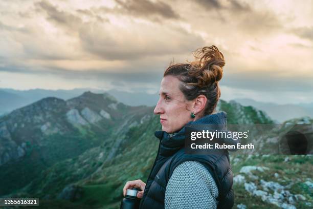 woman looking to the horizon - león province spain stock pictures, royalty-free photos & images