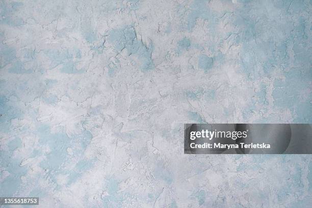 abstract textured blue-gray background. - whitewashed photos et images de collection