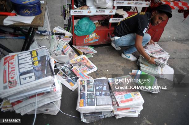 Small Local Paper 316 Local Newspaper Vendor Stock Photos, High-Res Pictures, and Images ...