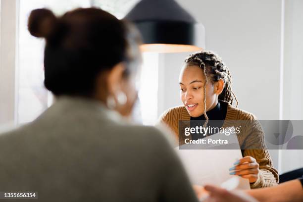 woman candidate interview with hr manager in office - apprentice office imagens e fotografias de stock