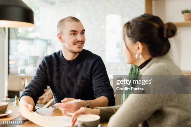 recruiter asking some questions to a female candidate during interview - recruiter stockfoto's en -beelden