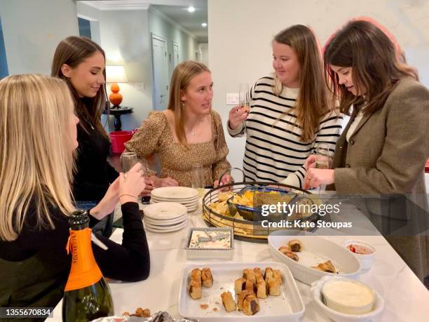 thanksgiving dinner - 19 years old dinner stock pictures, royalty-free photos & images