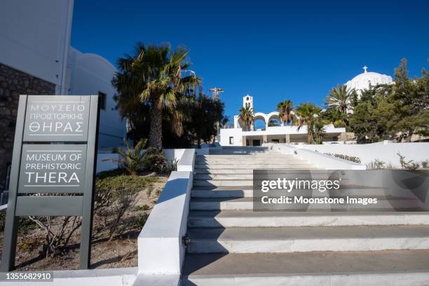 museum der prähistorischen thera in firá auf santorini in der südlichen ägäis, griechenland - prähistorisches zeitalter stock-fotos und bilder