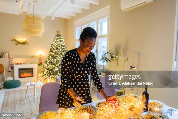 hosting a christmas party - hostesses stockfoto's en -beelden