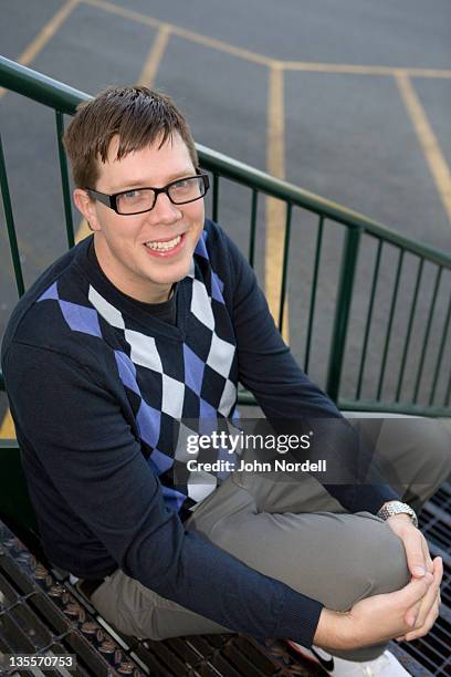 portrait of a smiling 30-something caucasian male - golfrutemönster bildbanksfoton och bilder