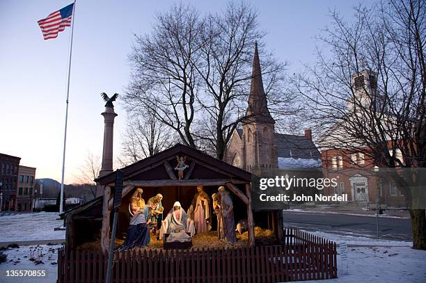 nativity scene on the town common with american flag, war memorial, church, and the town hall in background, greenfield, ma - jesus is alive stock-fotos und bilder