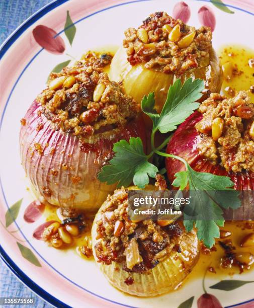 baked onions stuffed with mince and pine nuts - stuffing photos et images de collection