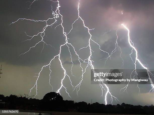 triple whammy forked lightning - monsoon stock pictures, royalty-free photos & images