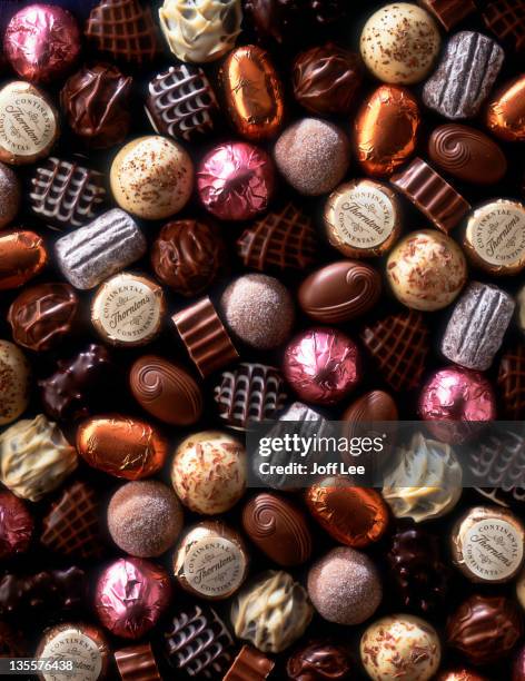 assorted chocolate sweets - full frame - chocolate foil stock-fotos und bilder