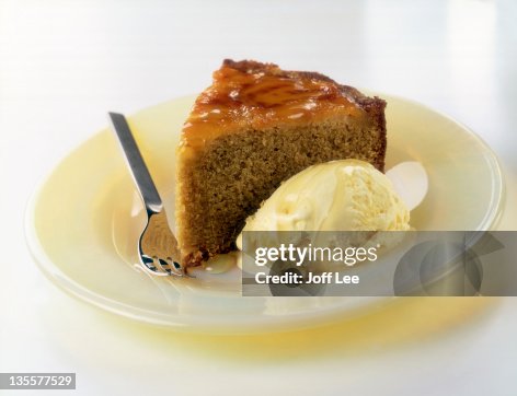 Syrup sponge cake with ice-cream Syrup sponge cake with ice-cream