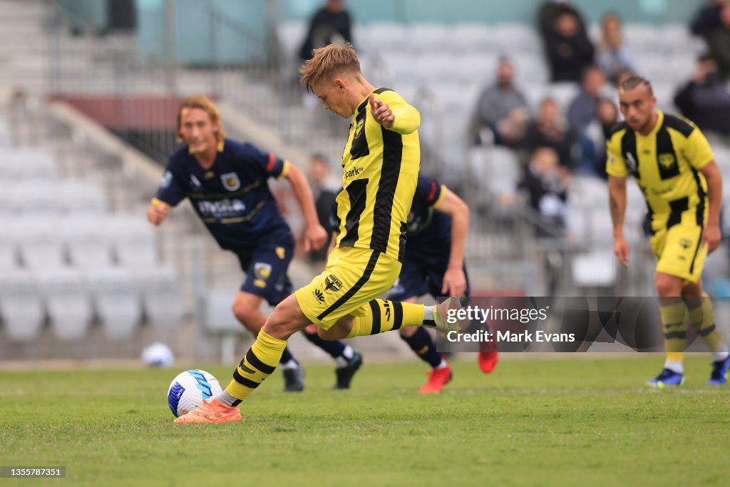 A-League Rd 2 - Wellington Phoenix v Central Coast Mariners