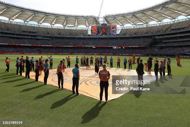 Players and match official take part in the barefoot circle ceremony and welcome to country during the Women's Big Bash League Final match between...
