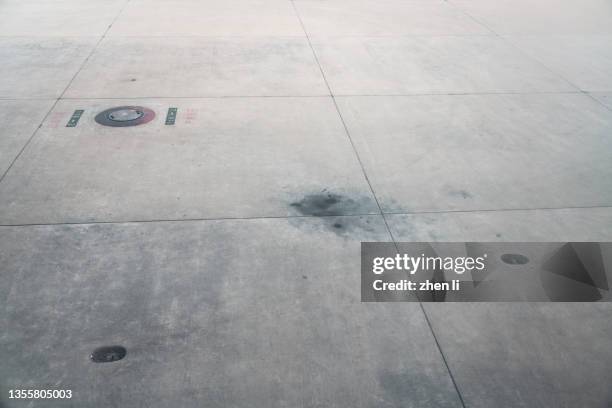 full frame shot of airport runway - landebahn von oben stock-fotos und bilder