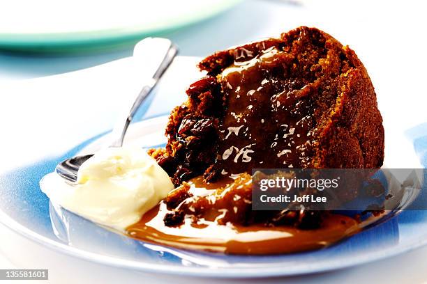 sticky toffee pudding - collant description physique photos et images de collection
