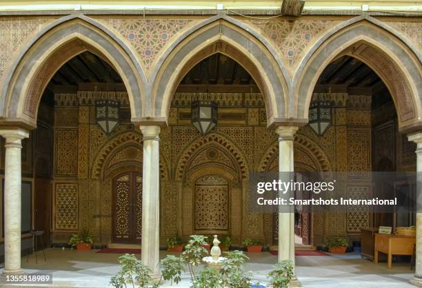 entrance to the "hanging church" in coptic cairo district, egypt - coptic christians stockfoto's en -beelden