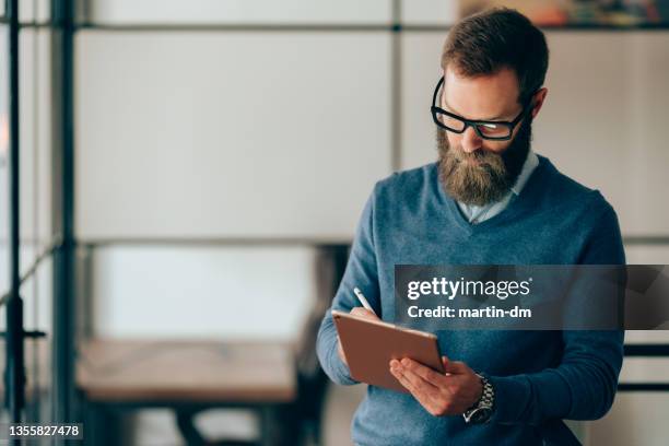 businessman working in office - office signs stockfoto's en -beelden