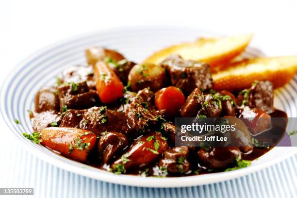 beef bourguignonne - comida francesa fotografías e imágenes de stock